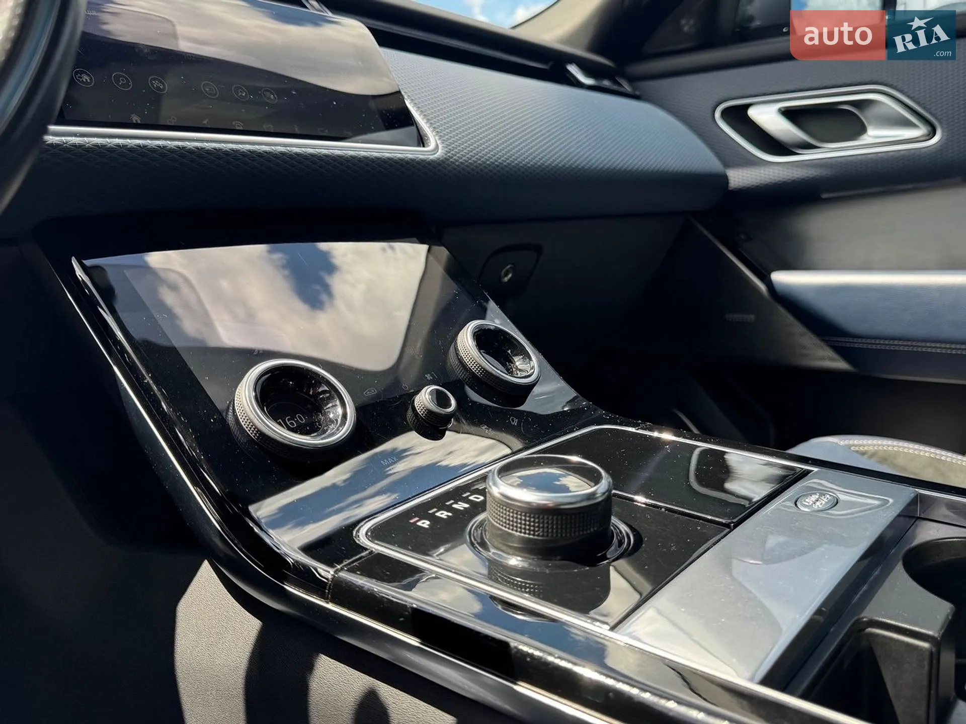 2018 Land Rover Range Rover Velar - мініатюра 12