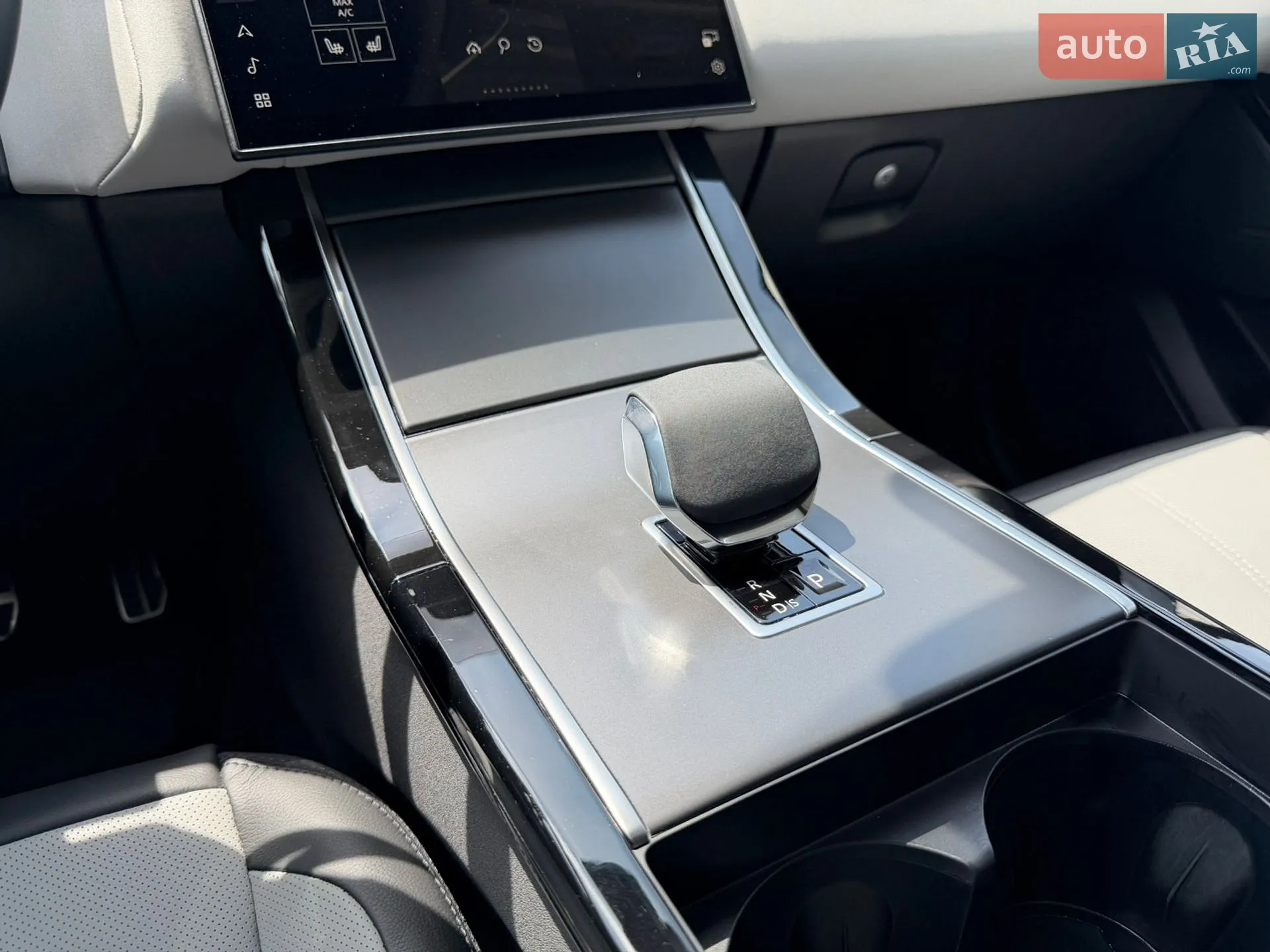 2024 Land Rover Range Rover Velar - мініатюра 23