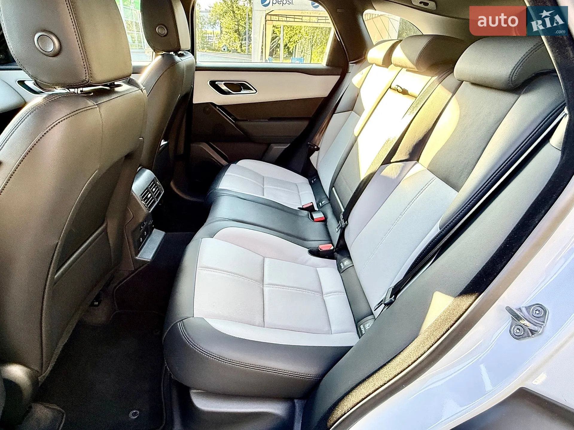 2025 Land Rover Range Rover Velar - мініатюра 12
