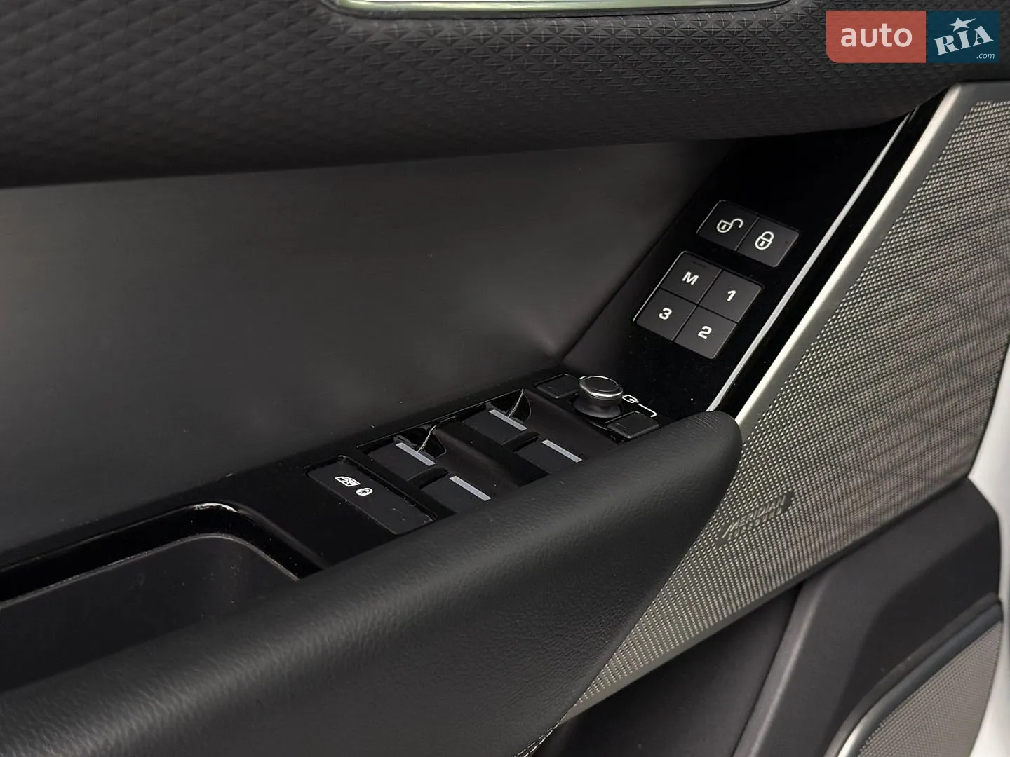 2018 Land Rover Range Rover Velar - мініатюра 19