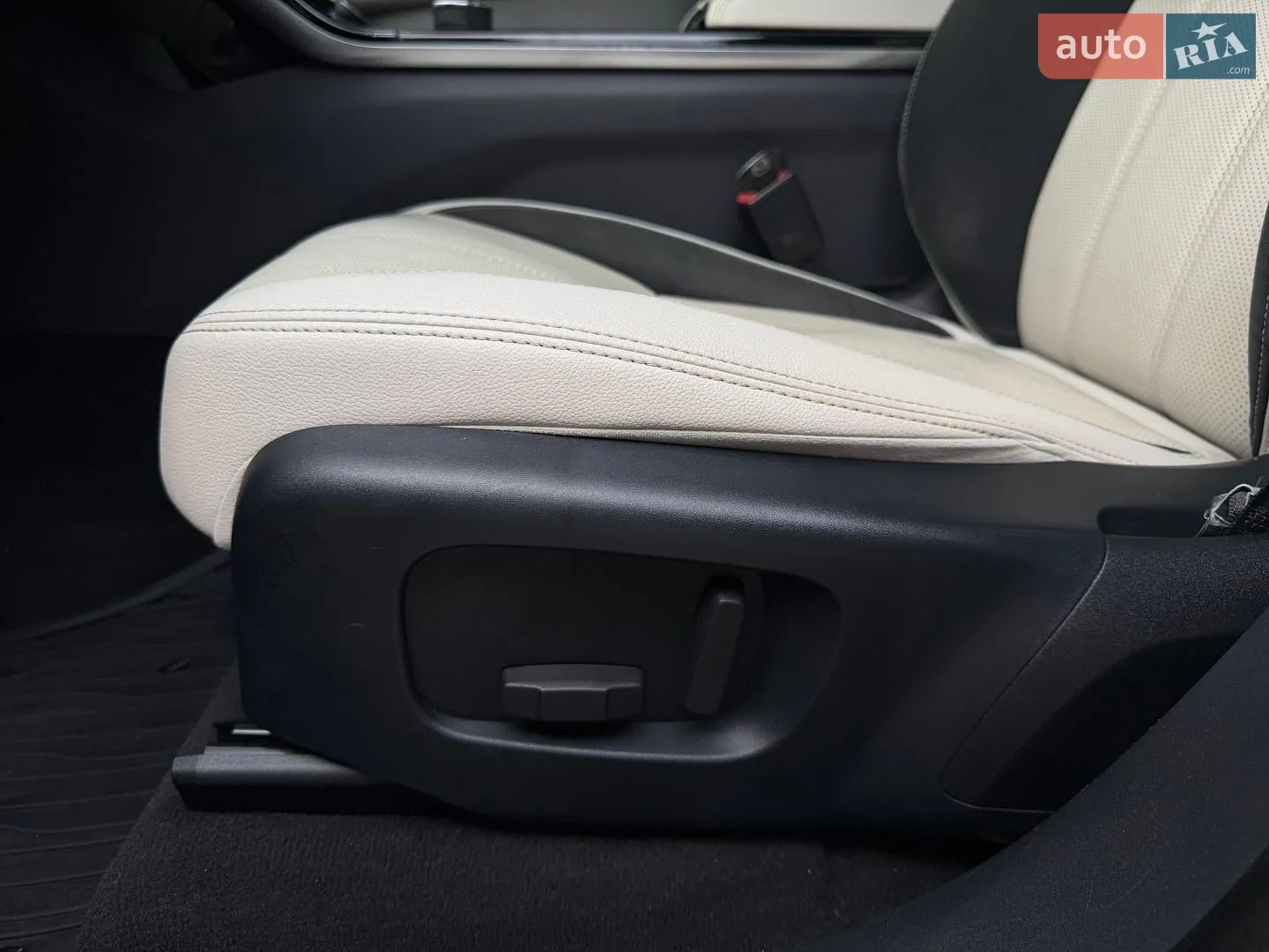 2019 Land Rover Range Rover Velar - мініатюра 38