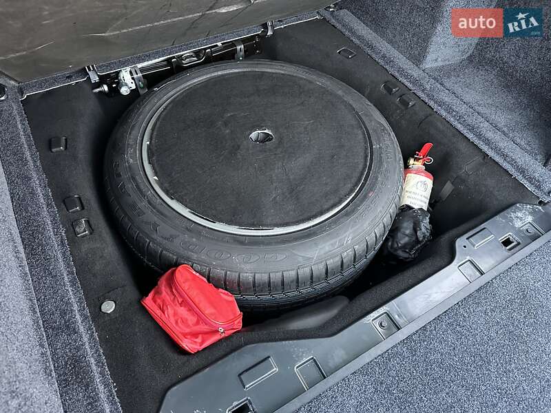 Позашляховик / Кросовер Land Rover Range Rover 2018 в Києві фото 35 Позашляховик / Кросовер Land Rover Range Rover 2018 в Києві