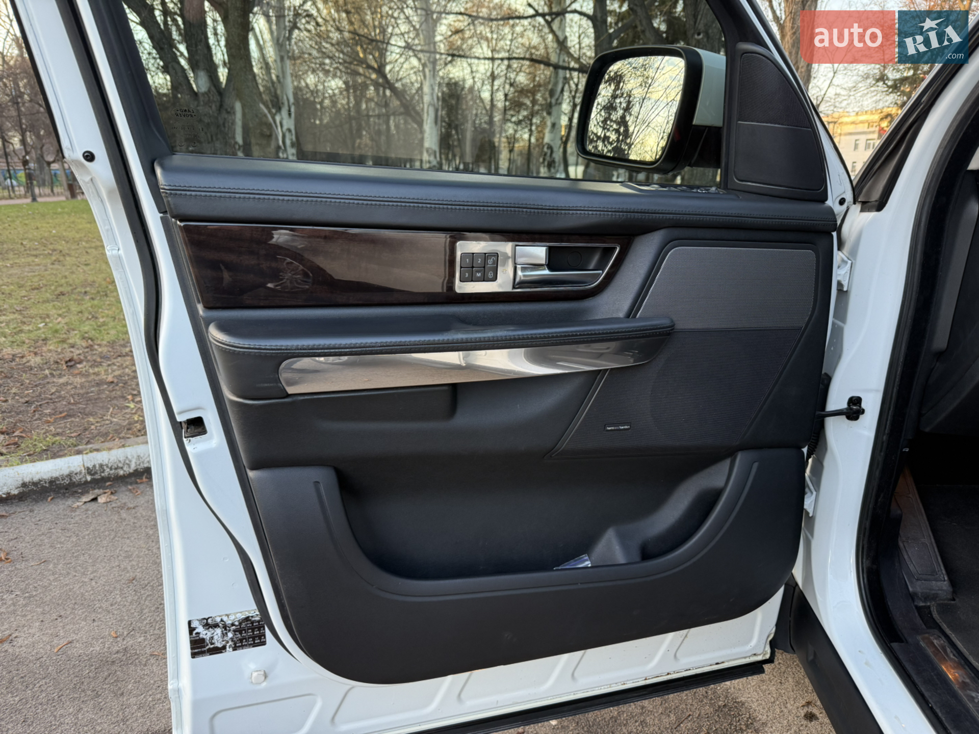 2011 Land Rover Range Rover - мініатюра 17