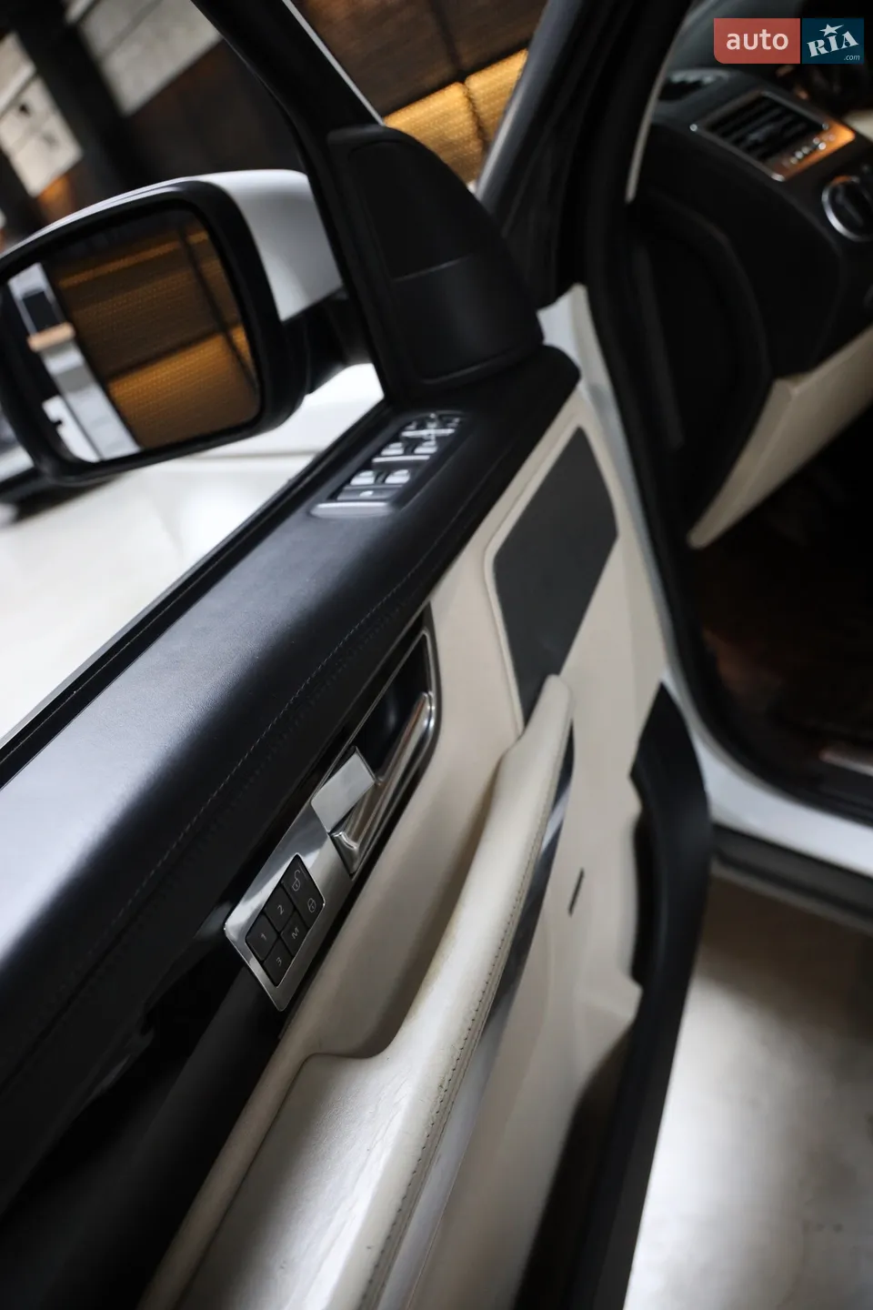2011 Land Rover Range Rover - мініатюра 11