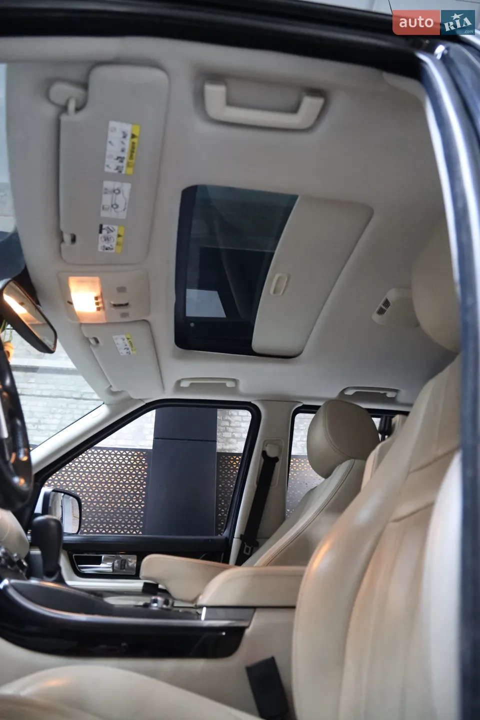 2011 Land Rover Range Rover - мініатюра 24