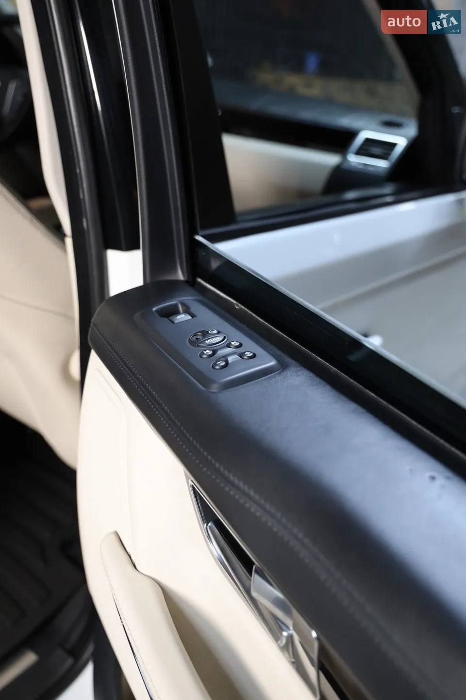 2011 Land Rover Range Rover - мініатюра 38