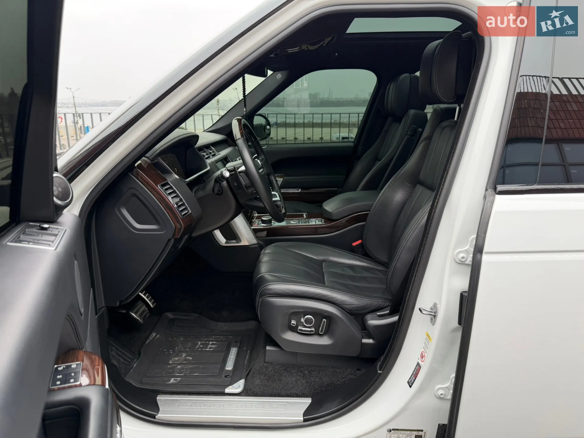 2015 Land Rover Range Rover - мініатюра 27