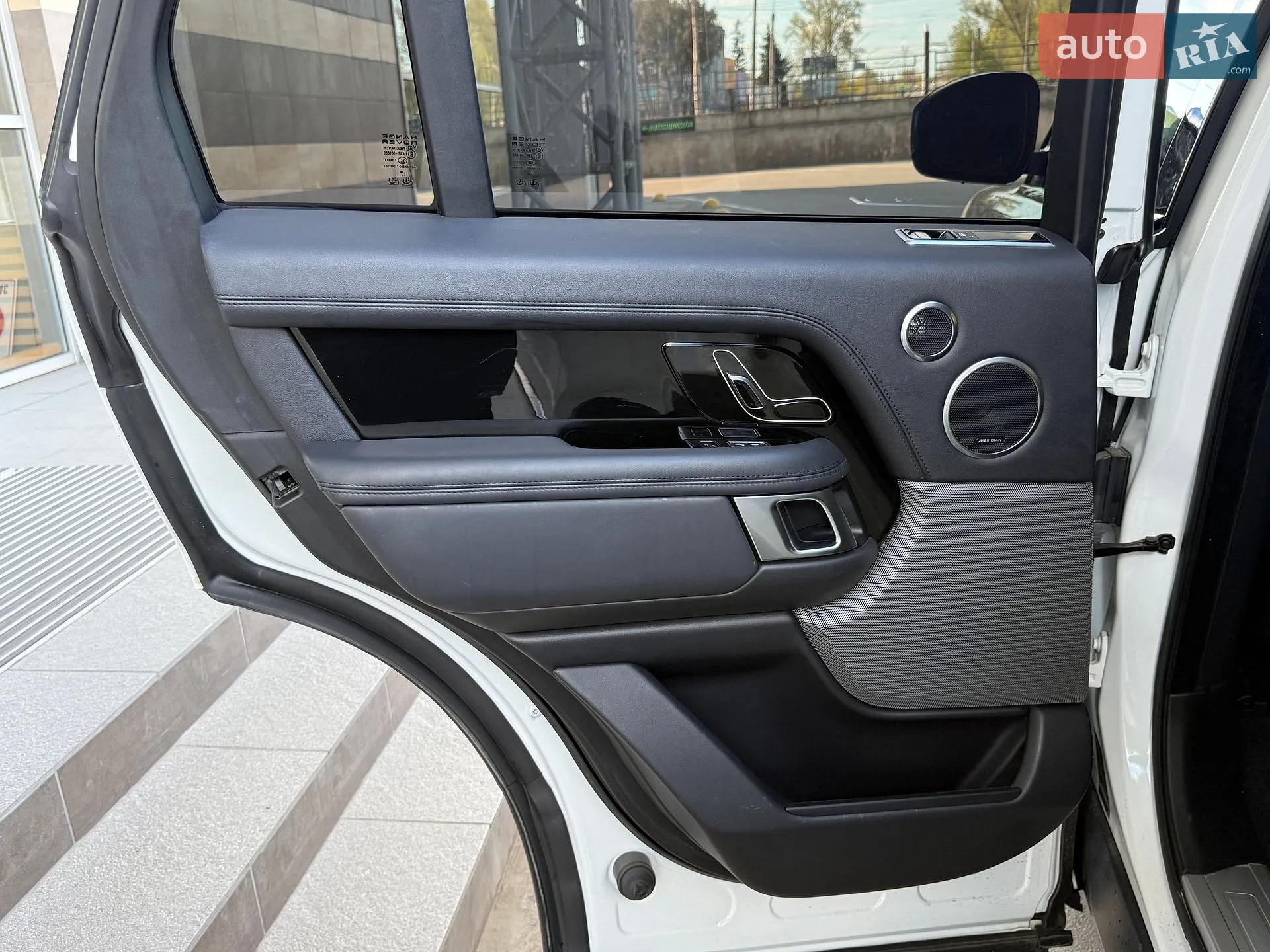 2018 Land Rover Range Rover - мініатюра 22