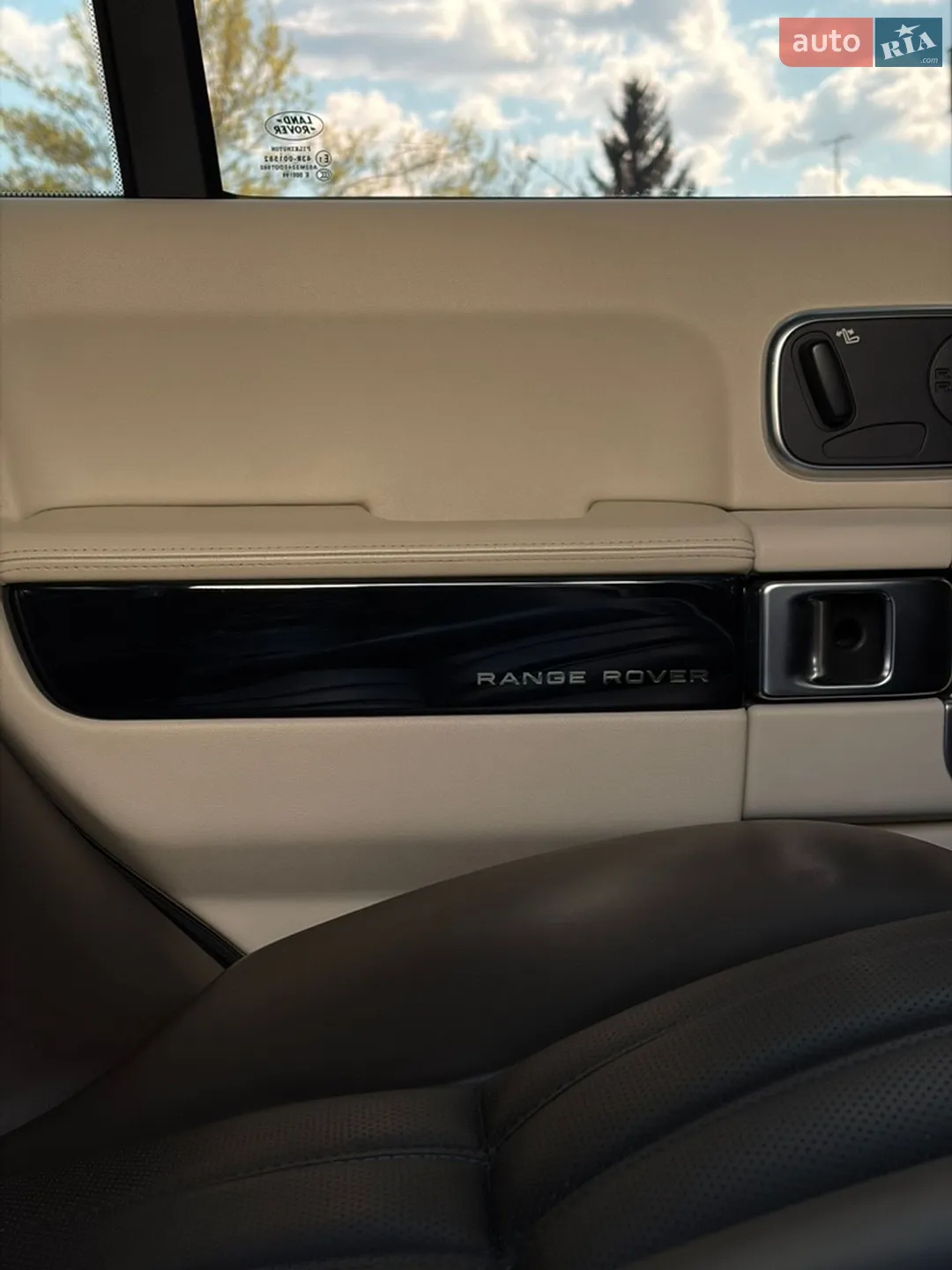 2012 Land Rover Range Rover - мініатюра 28