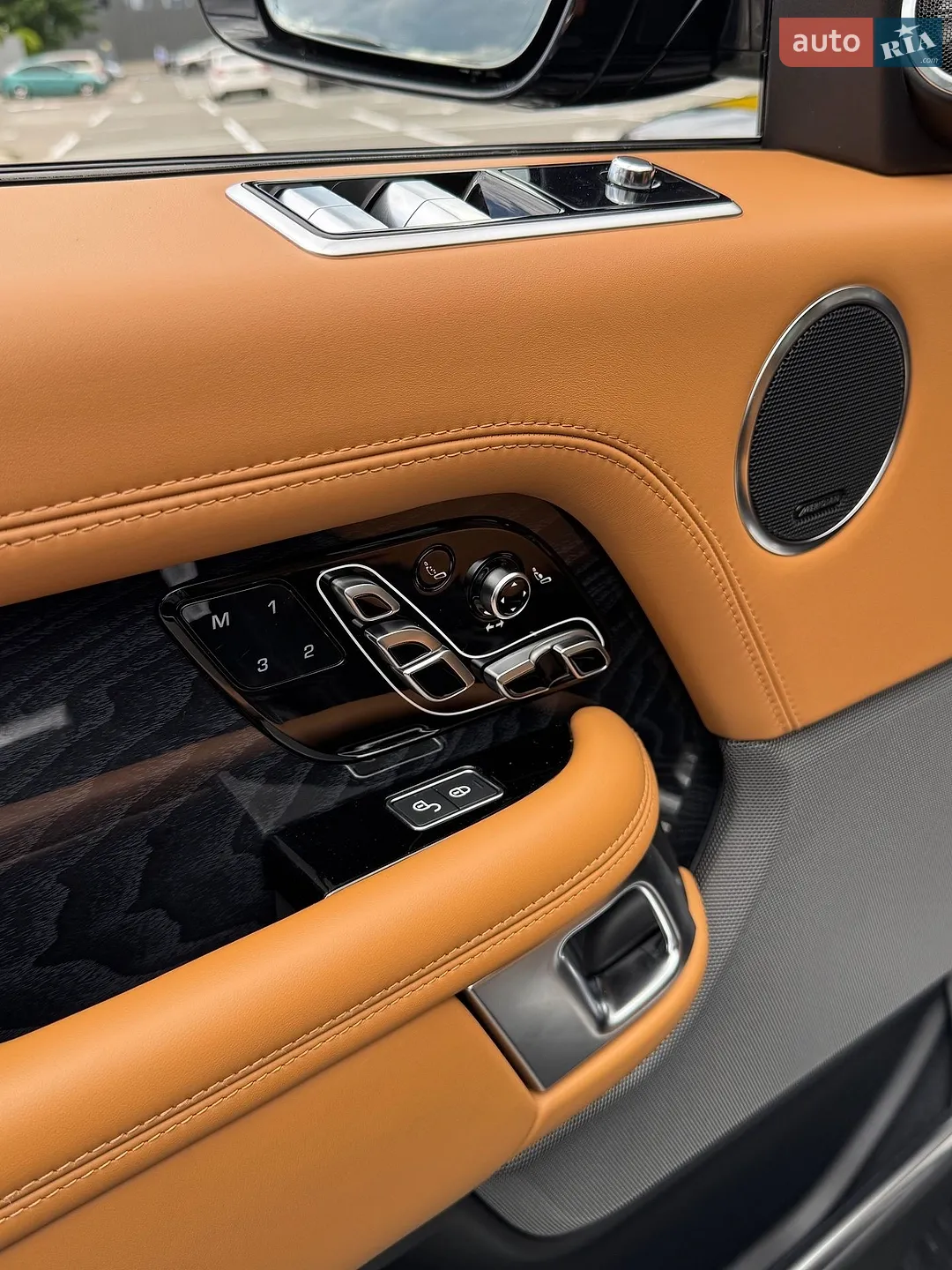 2020 Land Rover Range Rover - мініатюра 21