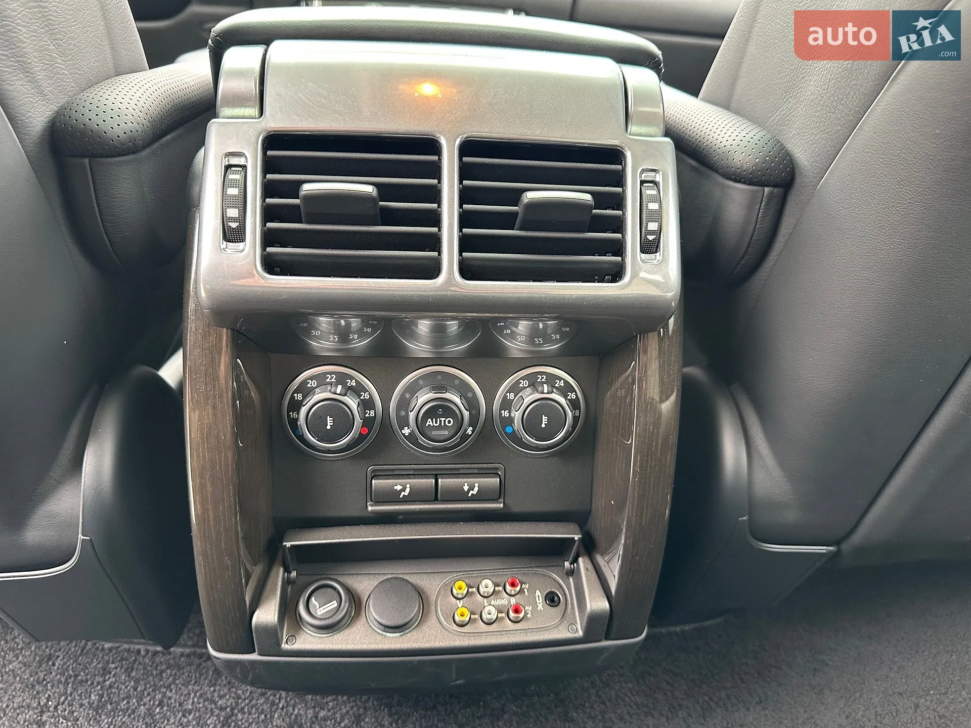 2010 Land Rover Range Rover - мініатюра 41