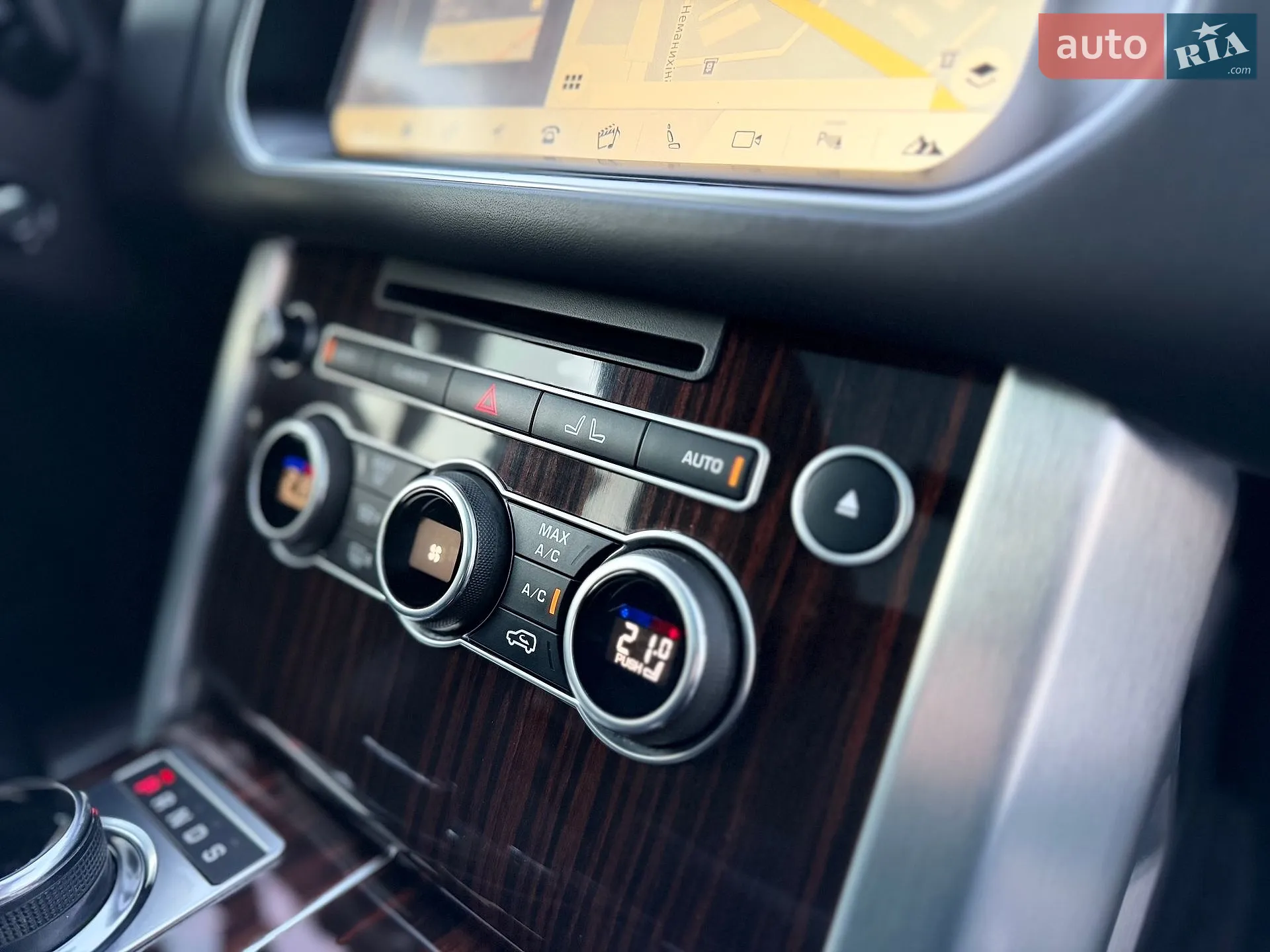 2016 Land Rover Range Rover - мініатюра 28