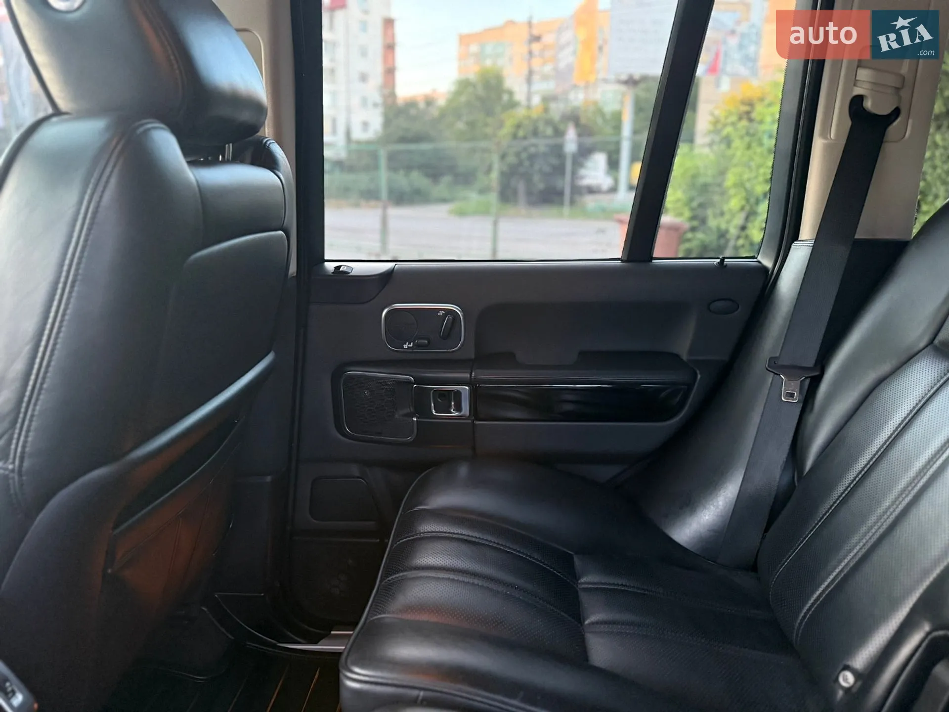 2010 Land Rover Range Rover - мініатюра 25