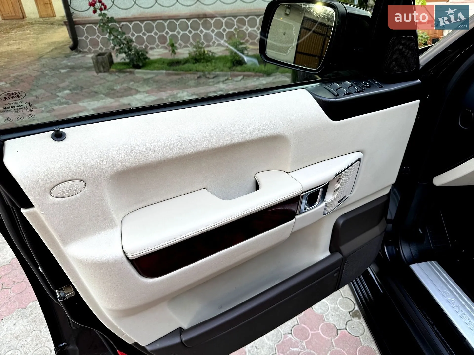 2010 Land Rover Range Rover - мініатюра 40