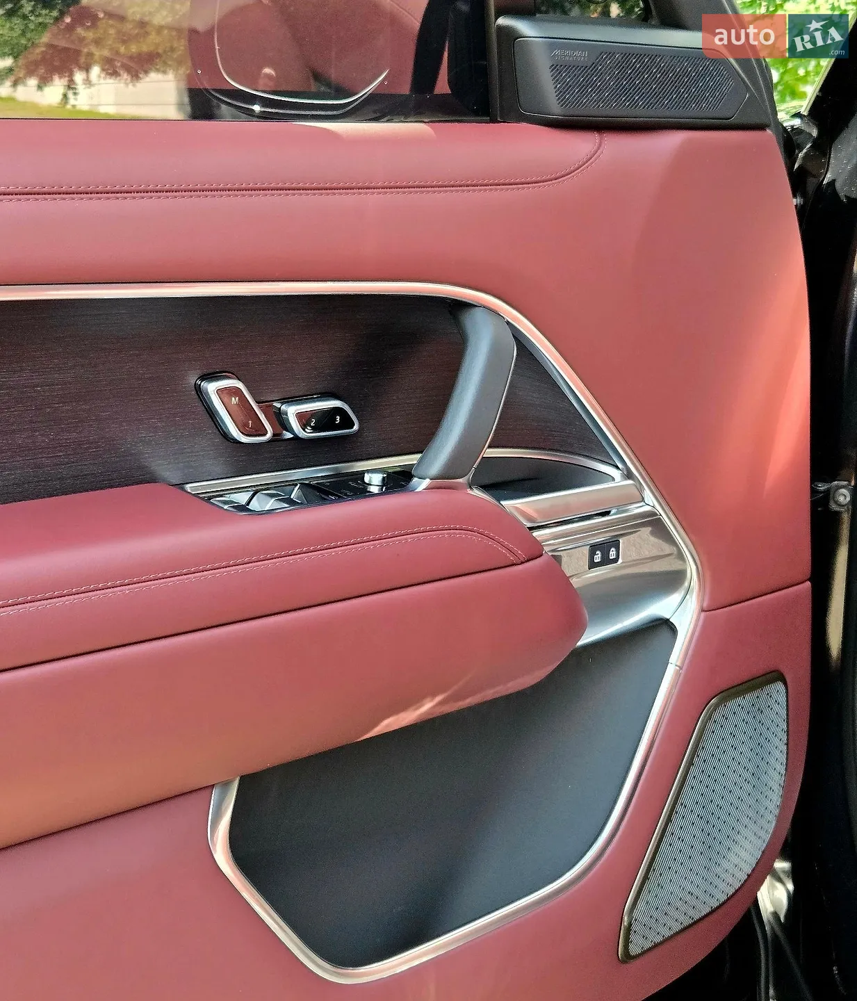 2025 Land Rover Range Rover - мініатюра 17