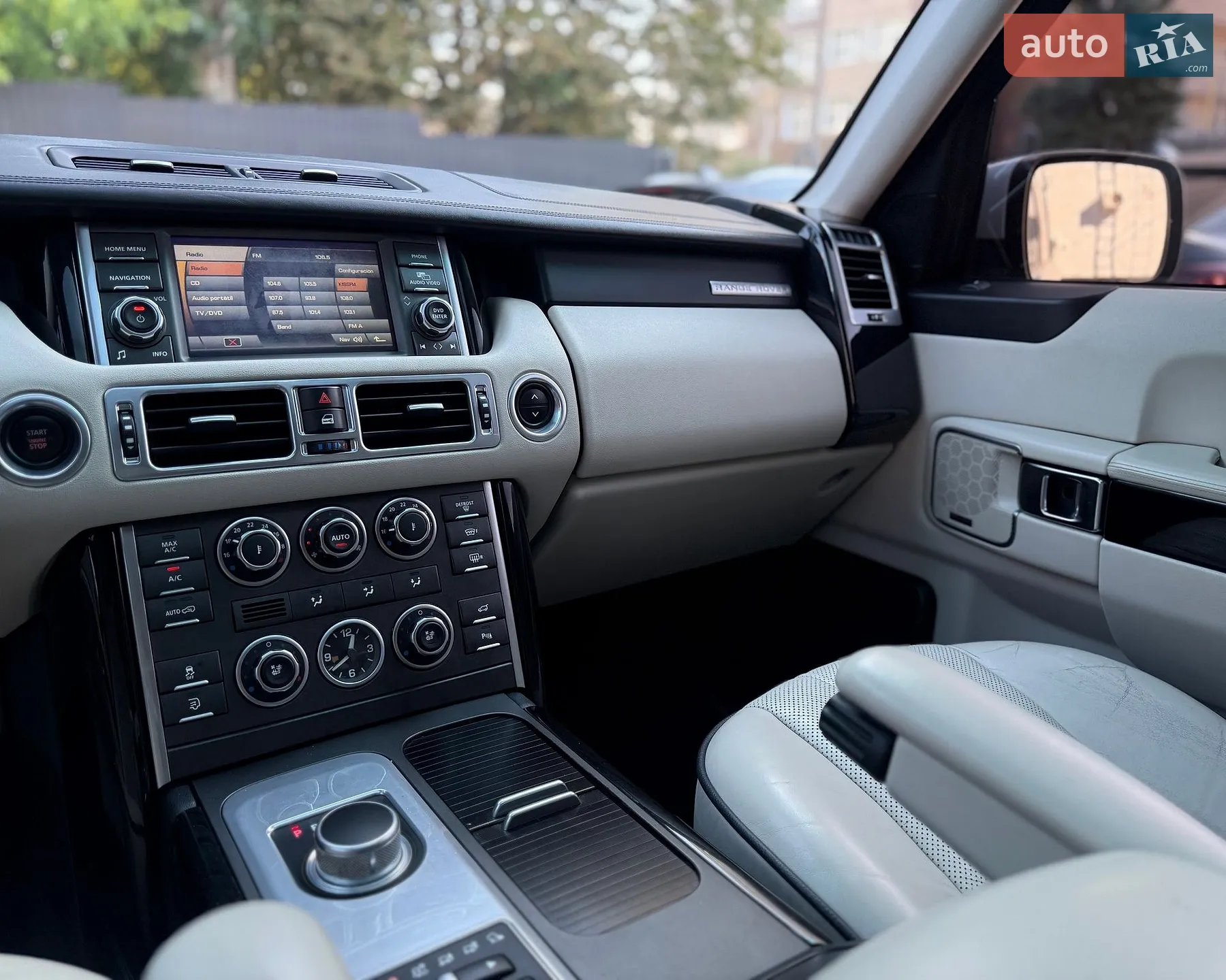 2011 Land Rover Range Rover - мініатюра 27