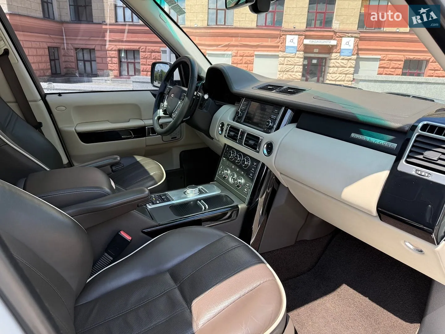 2012 Land Rover Range Rover - мініатюра 25