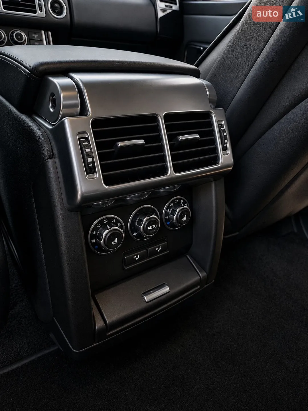 2010 Land Rover Range Rover - мініатюра 28