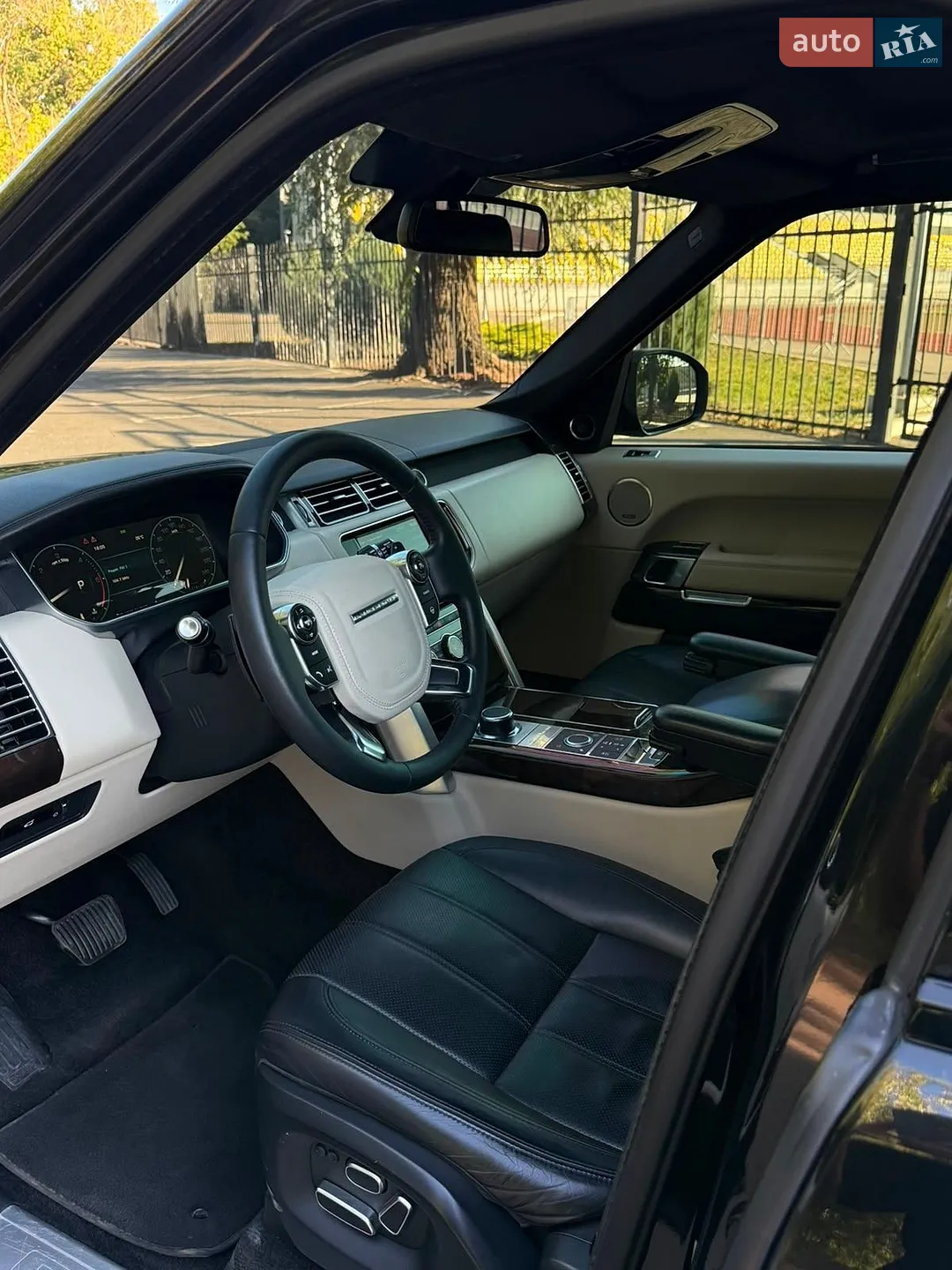 2012 Land Rover Range Rover - мініатюра 32