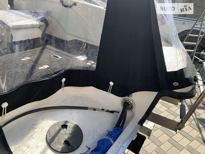 Катер Larson Cabrio 2011 в Запорожье