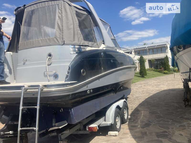 Моторна яхта Larson Cabrio 2007 в Дніпрі
