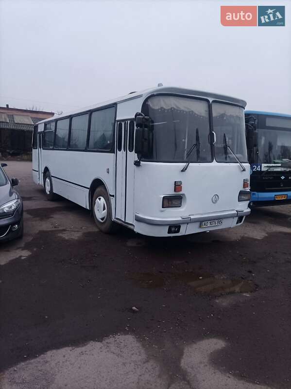 Пригородный автобус ЛАЗ 695 2000 в Ужгороде