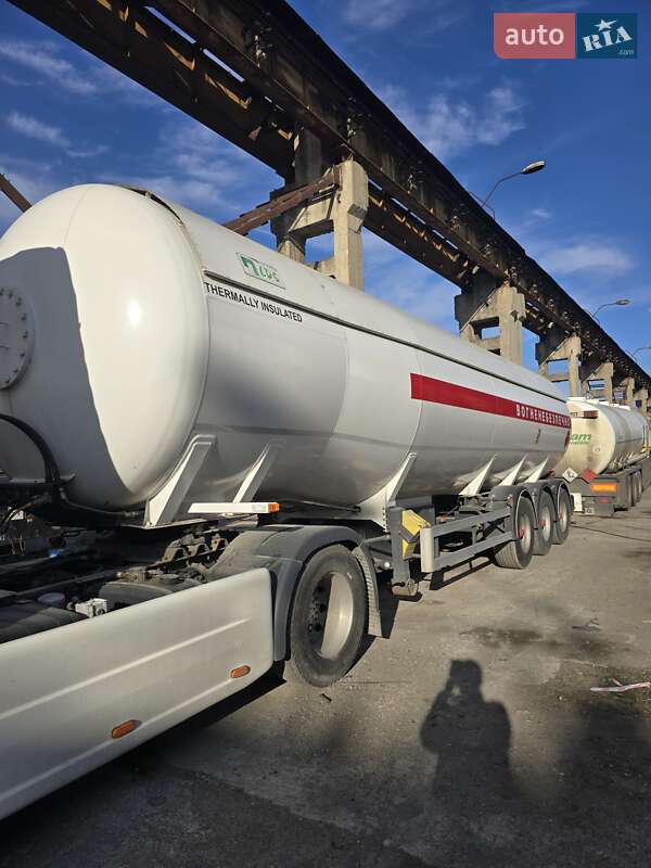 Газовоз LDS NG 2004 в Бурштині