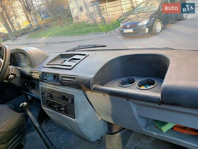 Грузовой фургон LDV Convoy 2003 в Львове