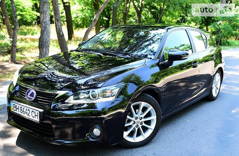 Lexus CT 200H 2012 года