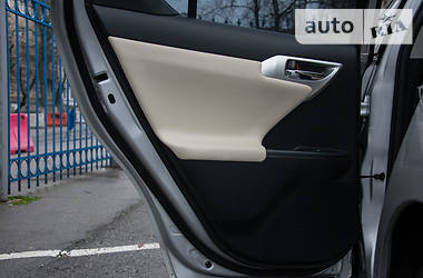Хетчбек Lexus CT 2011 в 