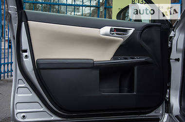 Хетчбек Lexus CT 2011 в 