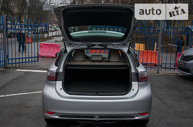 Хетчбек Lexus CT 2011 в 