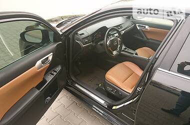 Хетчбек Lexus CT 2012 в 