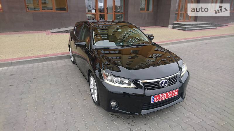 Хетчбек Lexus CT 2012 в 
