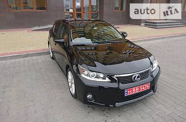 Хетчбек Lexus CT 2012 в 