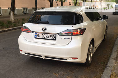 Хетчбек Lexus CT 2011 в 