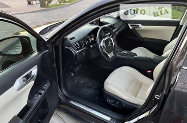 Хэтчбек Lexus CT 2012 в 