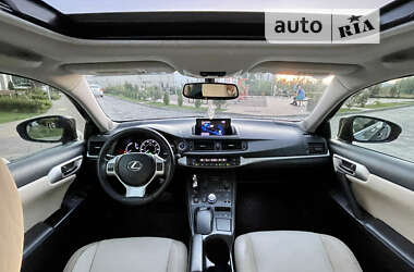 Хэтчбек Lexus CT 2012 в 