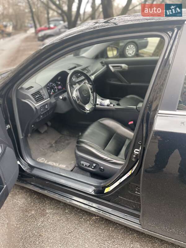 Хэтчбек Lexus CT 2012 в Киеве