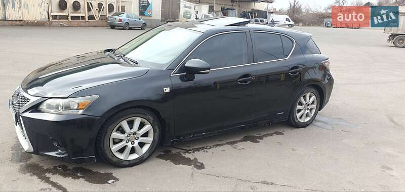 Хэтчбек Lexus CT 2015 в Кривом Роге фото Хэтчбек Lexus CT 2015 в Кривом Роге