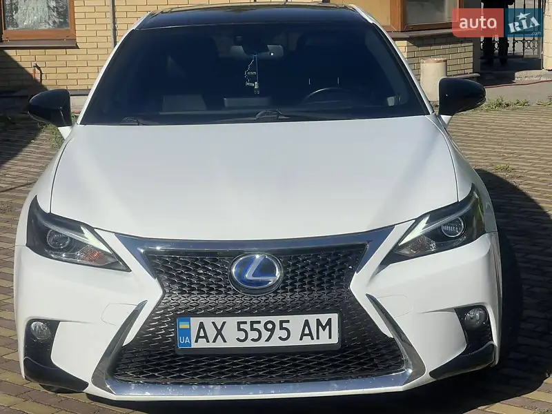 Хэтчбек Lexus CT 2016 в 