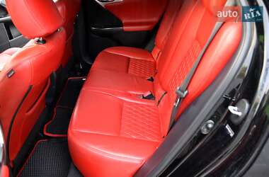 Хэтчбек Lexus CT 2012 в 