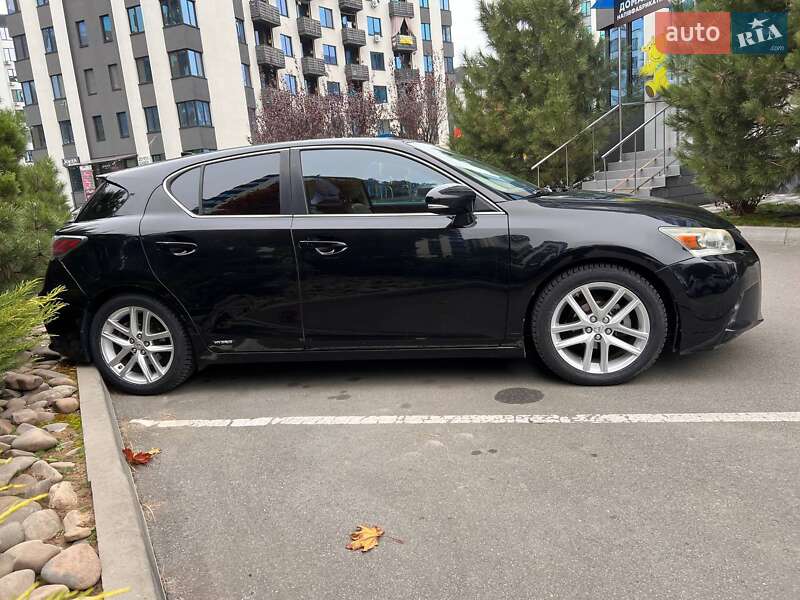 Хэтчбек Lexus CT 2014 в Киеве