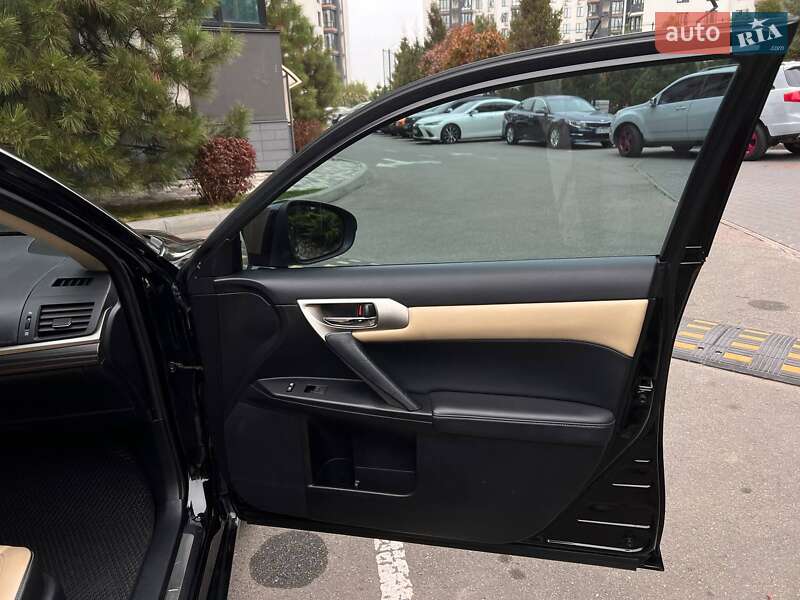 Хэтчбек Lexus CT 2014 в Киеве