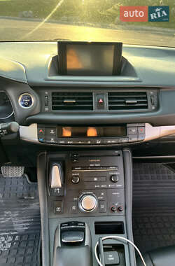 Хэтчбек Lexus CT 2014 в 