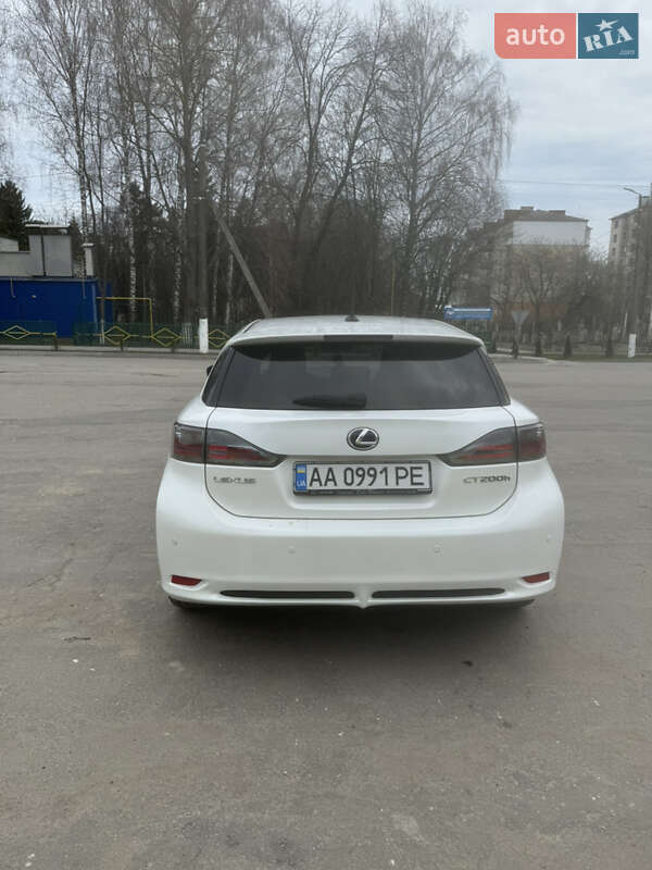 Хэтчбек Lexus CT 2011 в Волочиске
