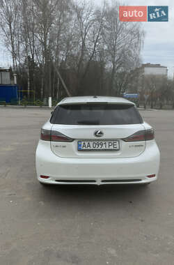 Хэтчбек Lexus CT 2011 в 