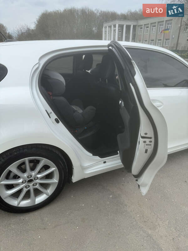 Хэтчбек Lexus CT 2011 в Волочиске