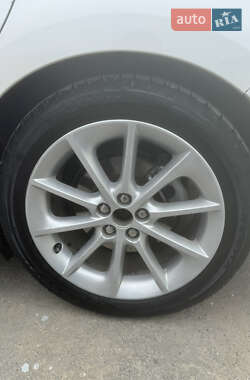 Хэтчбек Lexus CT 2011 в 