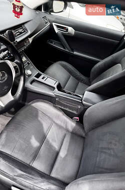 Хэтчбек Lexus CT 2011 в 